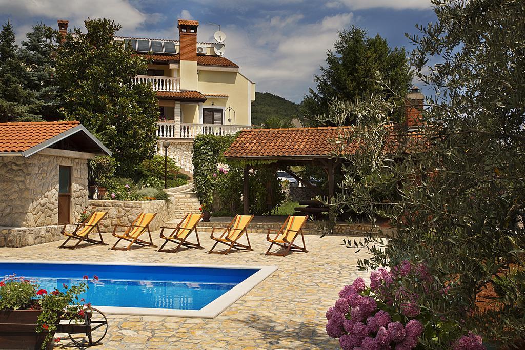 Apartments Petricic With Swimming Pool Ичичи Экстерьер фото