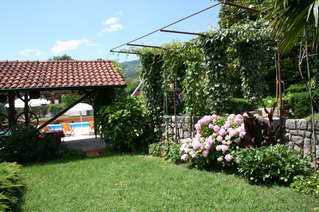 Apartments Petricic With Swimming Pool Ичичи Экстерьер фото