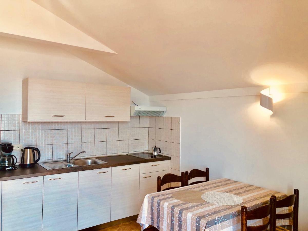 Apartments Petricic With Swimming Pool Ичичи Экстерьер фото