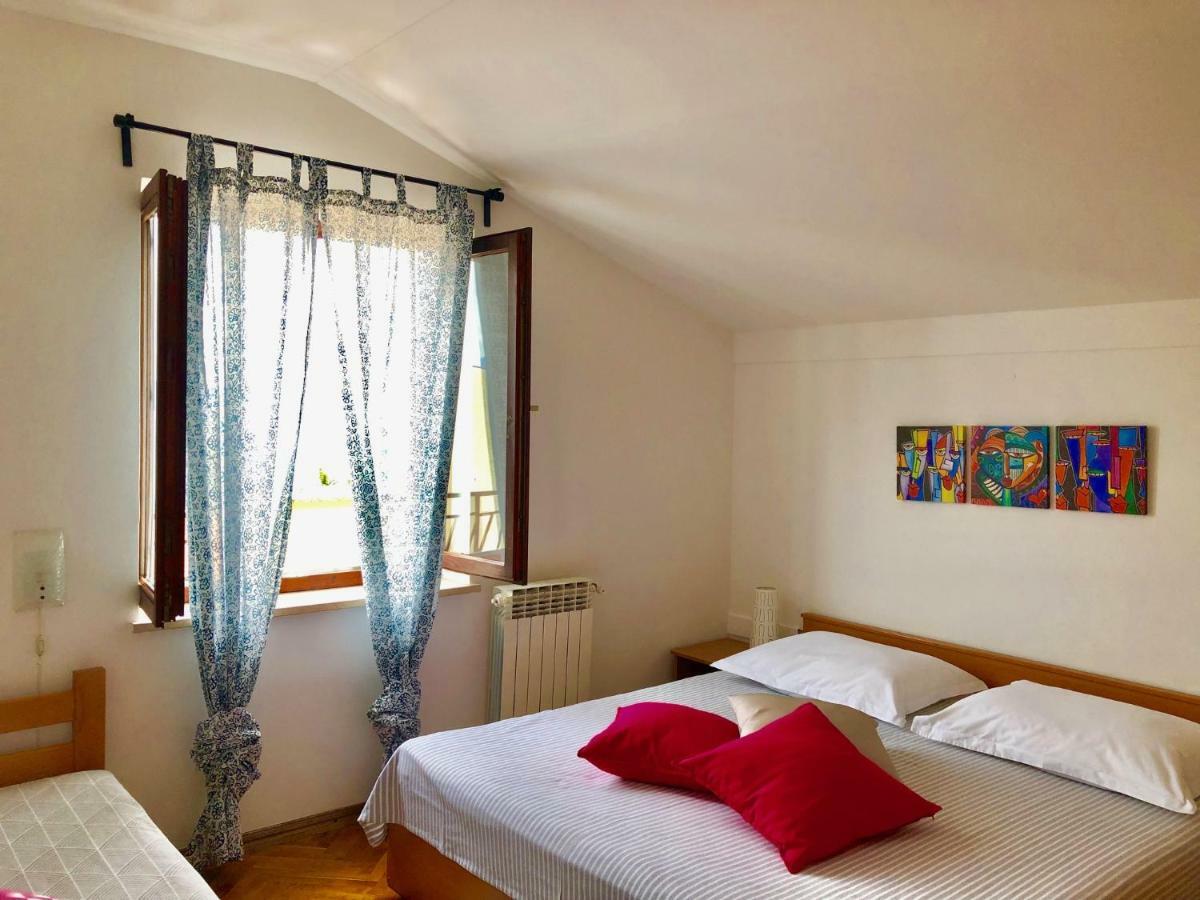 Apartments Petricic With Swimming Pool Ичичи Экстерьер фото